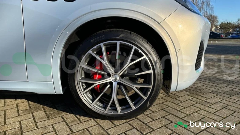 Maserati Grecale Серый