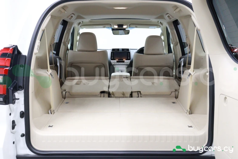 Toyota Land Cruiser Prado Белый
