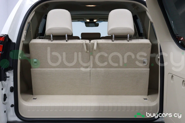 Toyota Land Cruiser Prado Белый