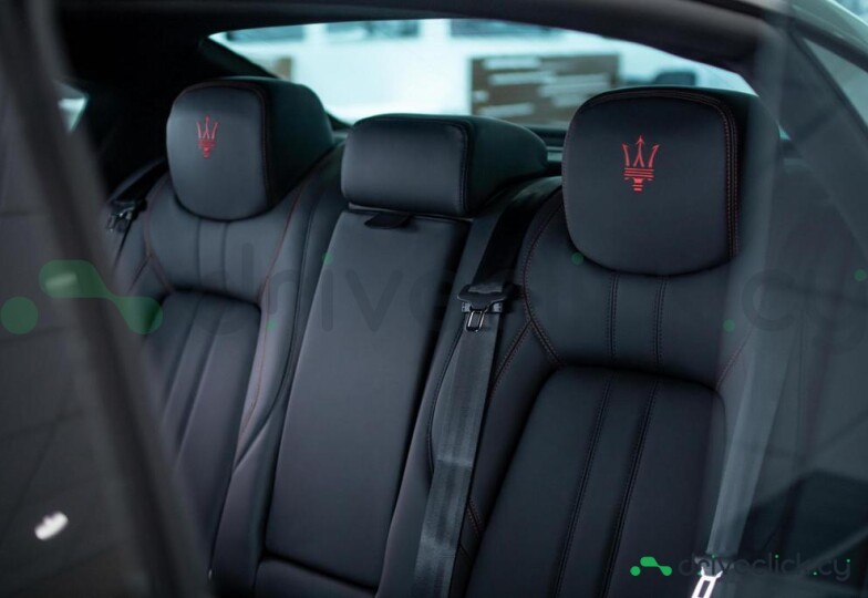 Maserati Quattroporte Black