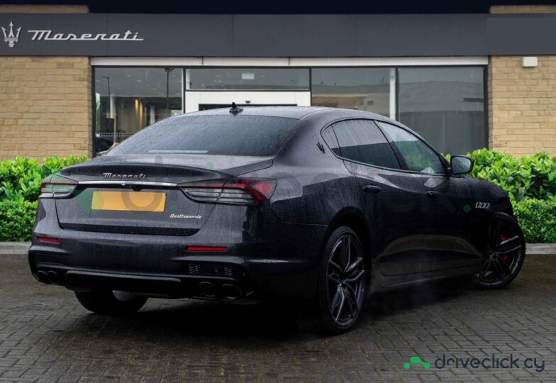 Maserati Quattroporte Black