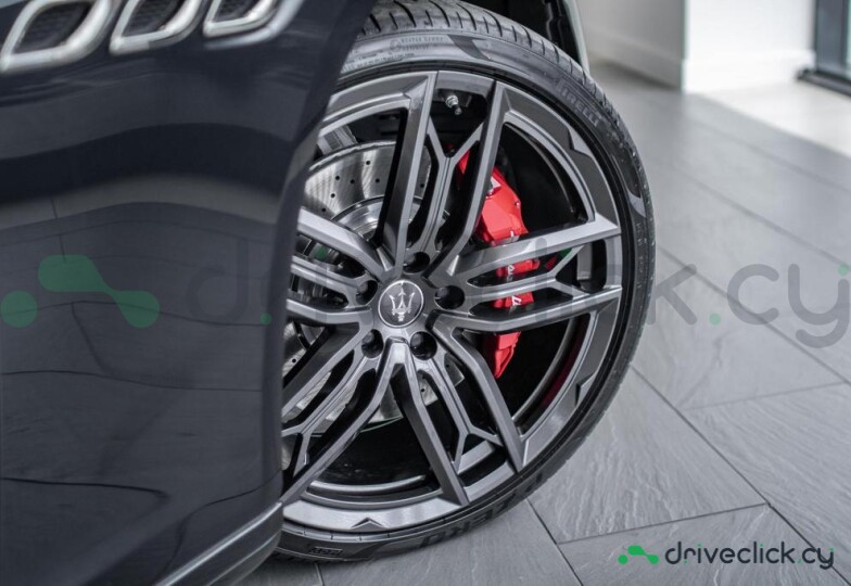 Maserati Quattroporte Black