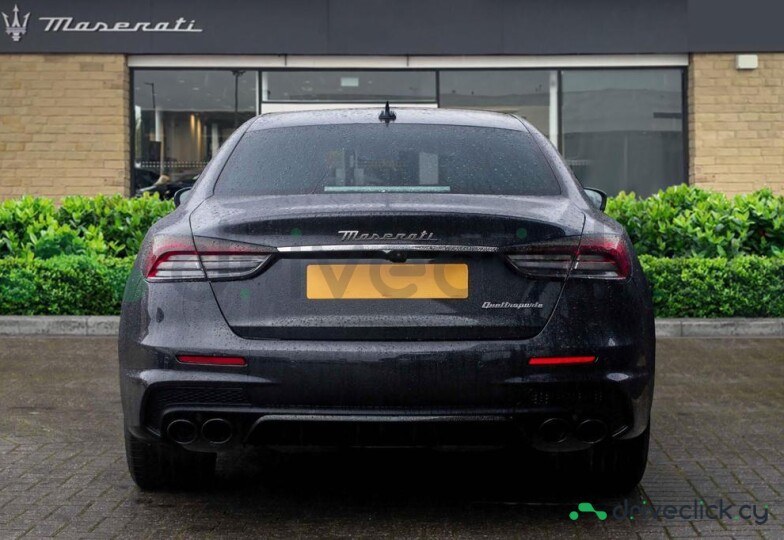 Maserati Quattroporte Black