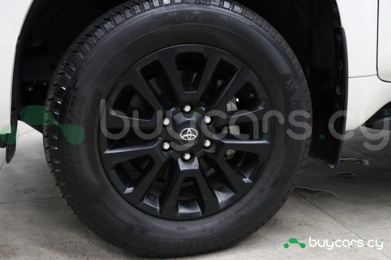 Toyota Land Cruiser Prado Белый