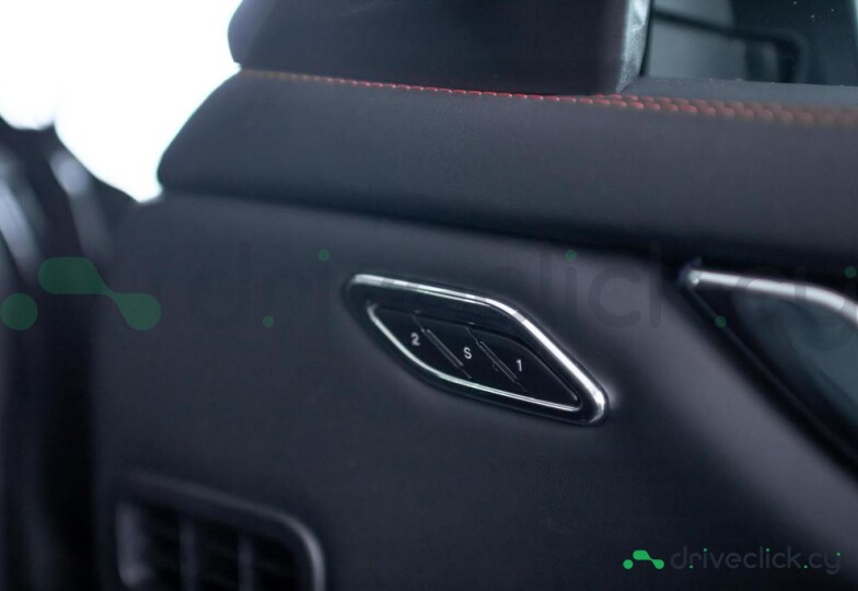 Maserati Quattroporte Black