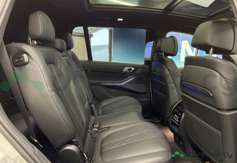 BMW X7 White