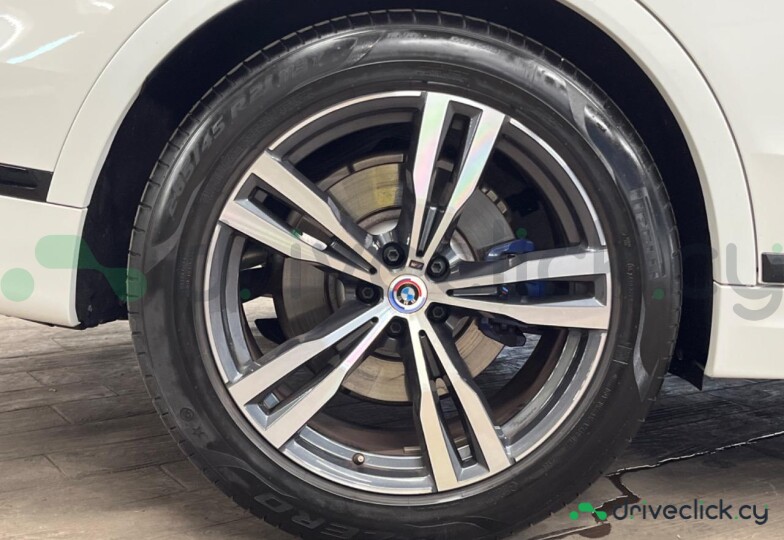 BMW X7 White
