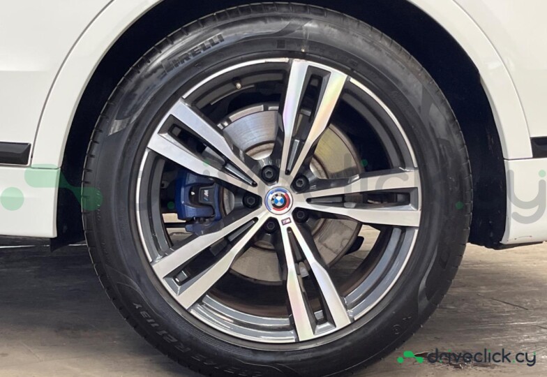 BMW X7 White