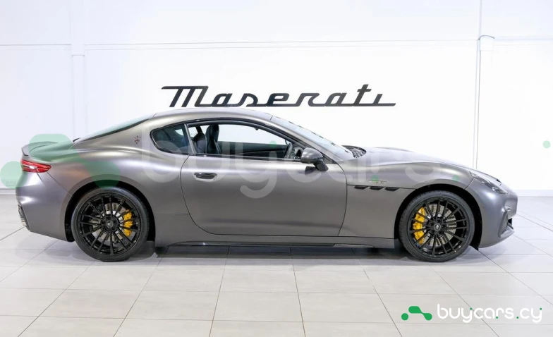 Maserati Granturismo Серый