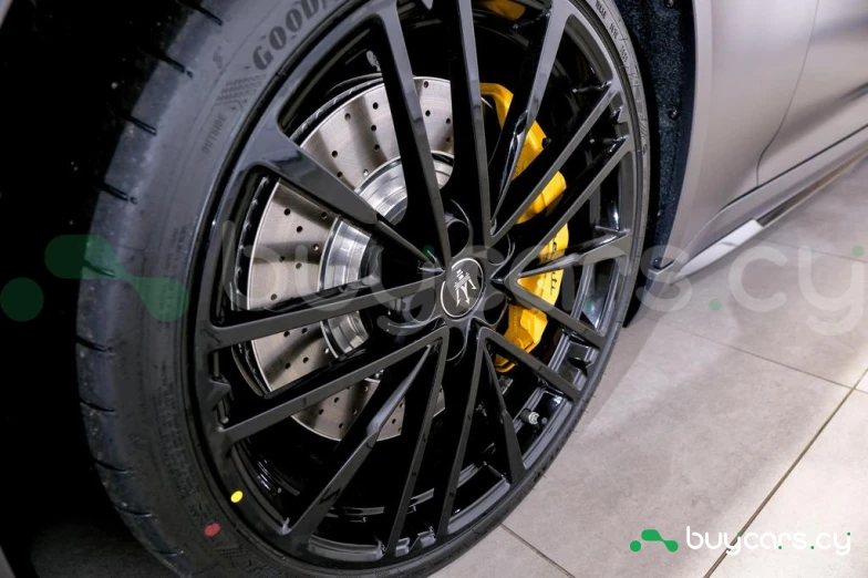 Maserati Granturismo Серый