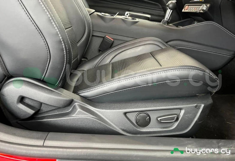 Ford Mustang Красный