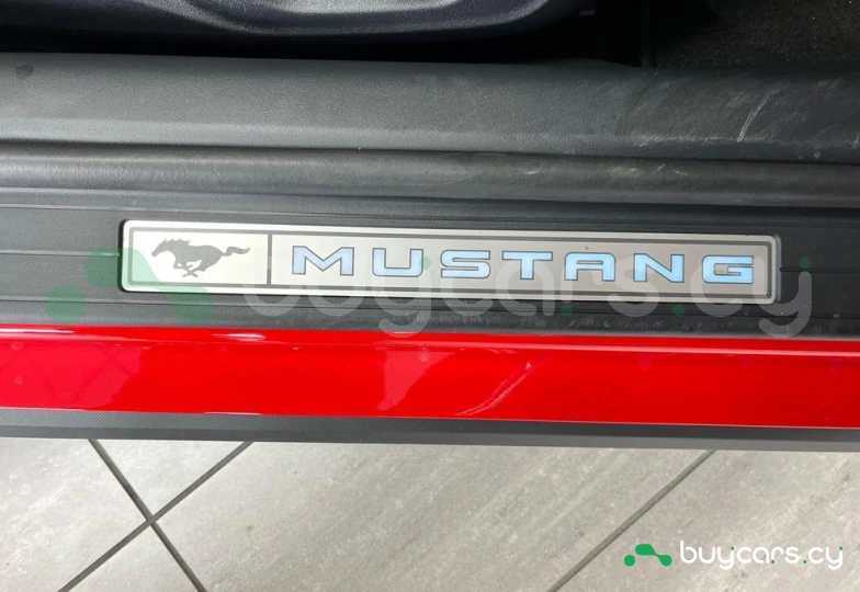 Ford Mustang Красный