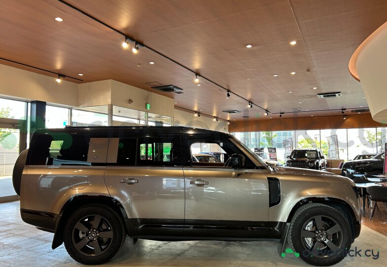 Land Rover Defender silver