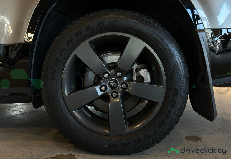 Land Rover Defender silver