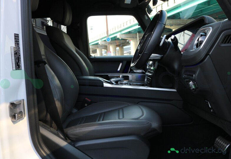 Mercedes G-class White