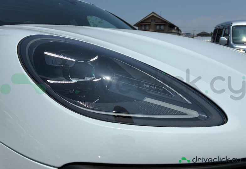 Porsche Macan White