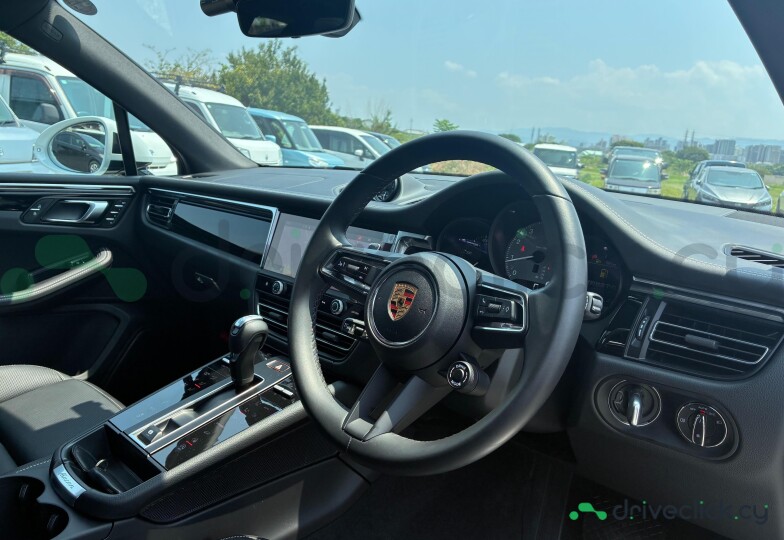 Porsche Macan White