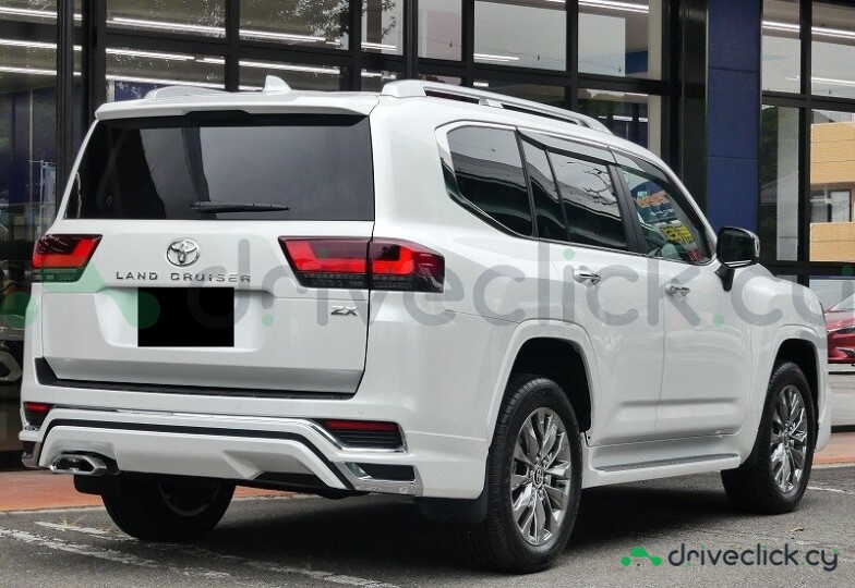 Toyota Land Cruiser 300 White