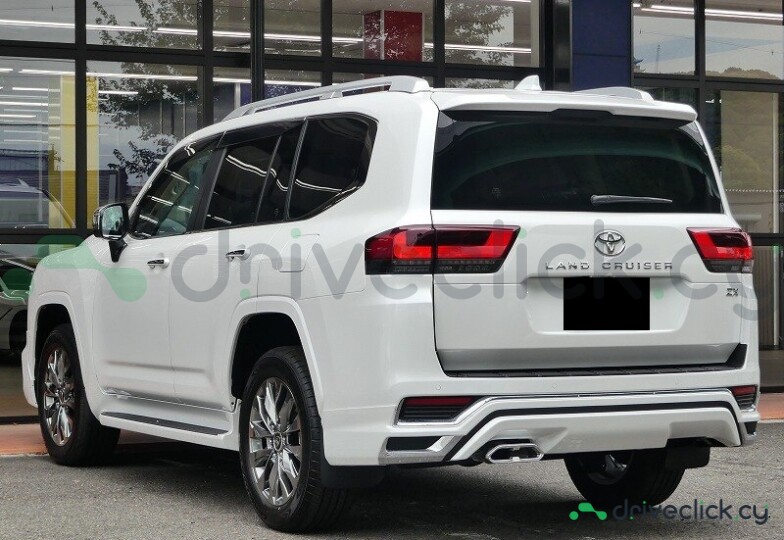 Toyota Land Cruiser 300 White