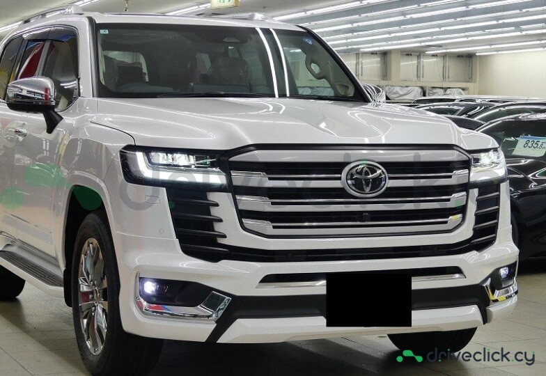 Toyota Land Cruiser 300 White