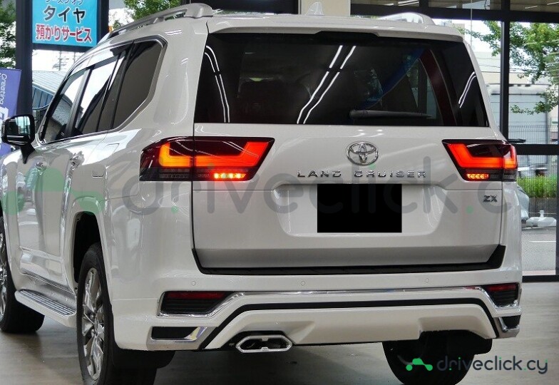 Toyota Land Cruiser 300 White