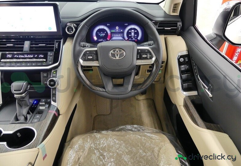Toyota Land Cruiser 300 White