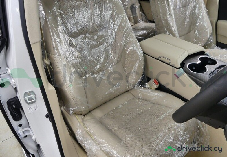 Toyota Land Cruiser 300 White