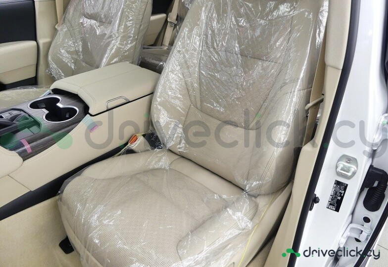 Toyota Land Cruiser 300 White