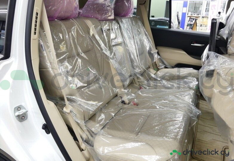Toyota Land Cruiser 300 White