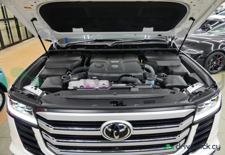 Toyota Land Cruiser 300 White