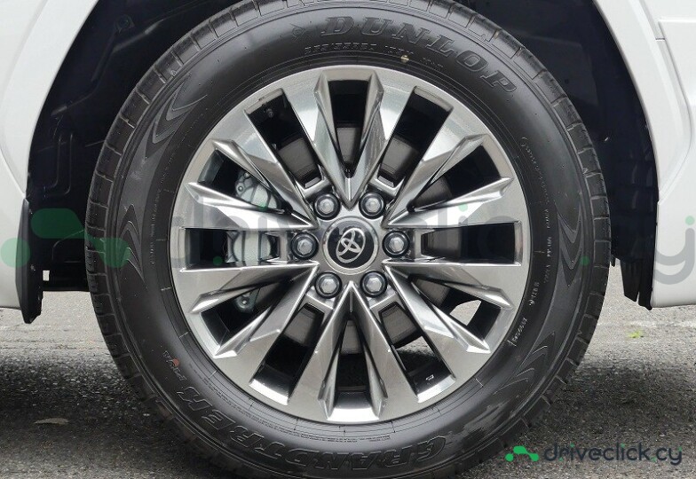 Toyota Land Cruiser 300 White
