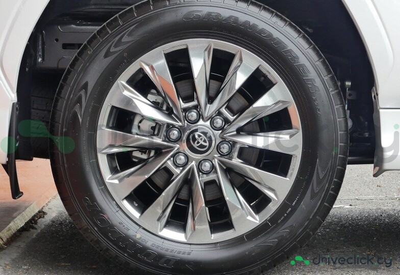 Toyota Land Cruiser 300 White