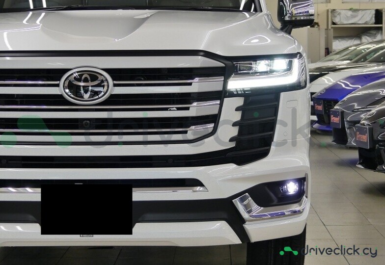 Toyota Land Cruiser 300 White