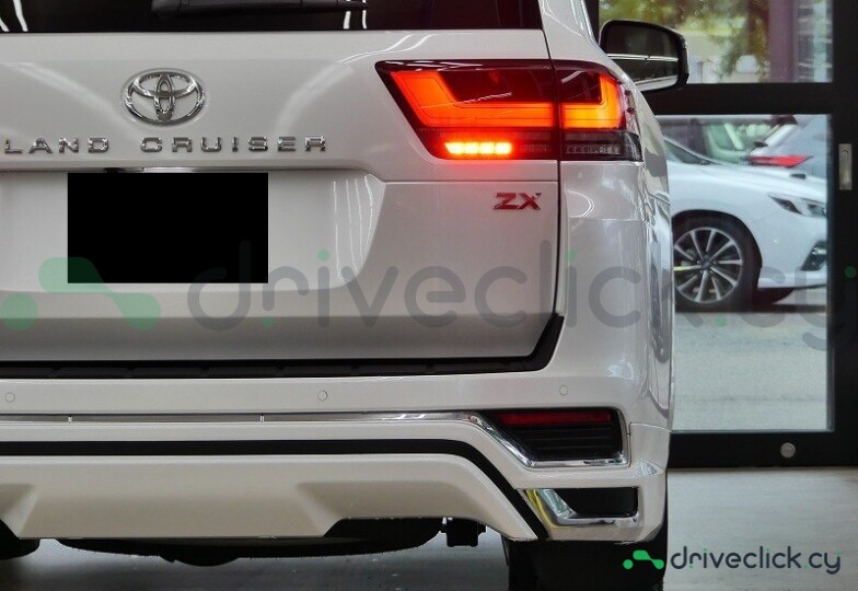 Toyota Land Cruiser 300 White