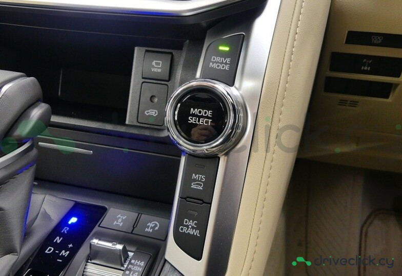 Toyota Land Cruiser 300 White