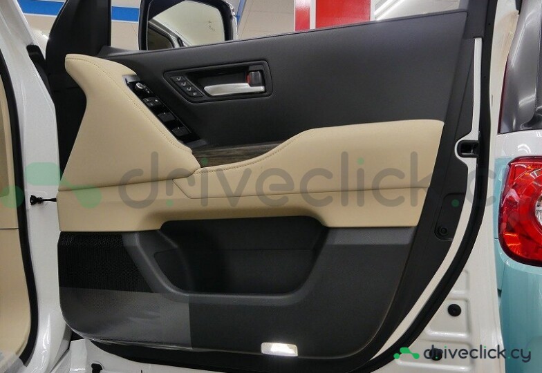 Toyota Land Cruiser 300 White
