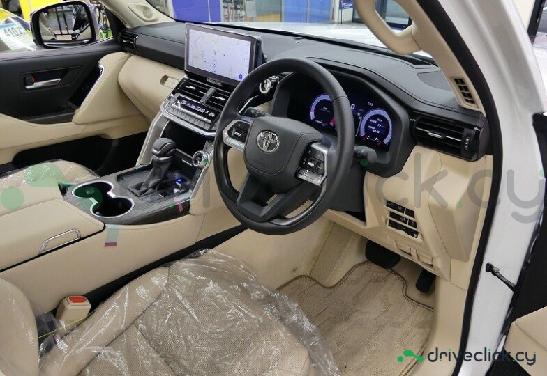 Toyota Land Cruiser 300 White