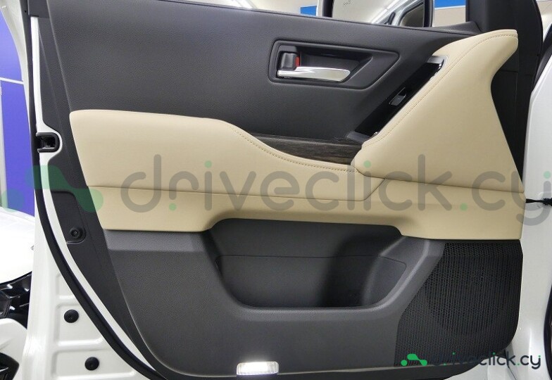 Toyota Land Cruiser 300 White