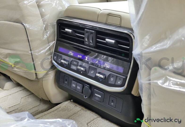 Toyota Land Cruiser 300 White