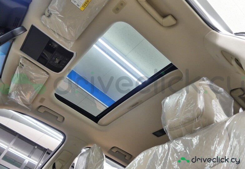 Toyota Land Cruiser 300 White