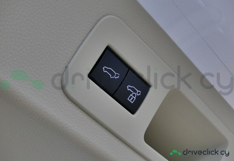 Toyota Land Cruiser 300 White