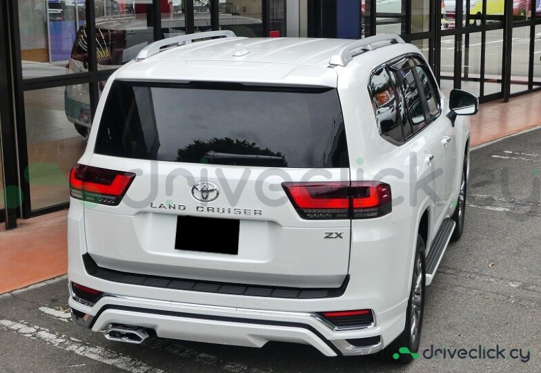 Toyota Land Cruiser 300 White