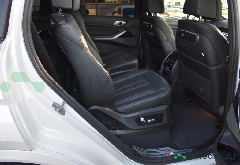 BMW X7 White