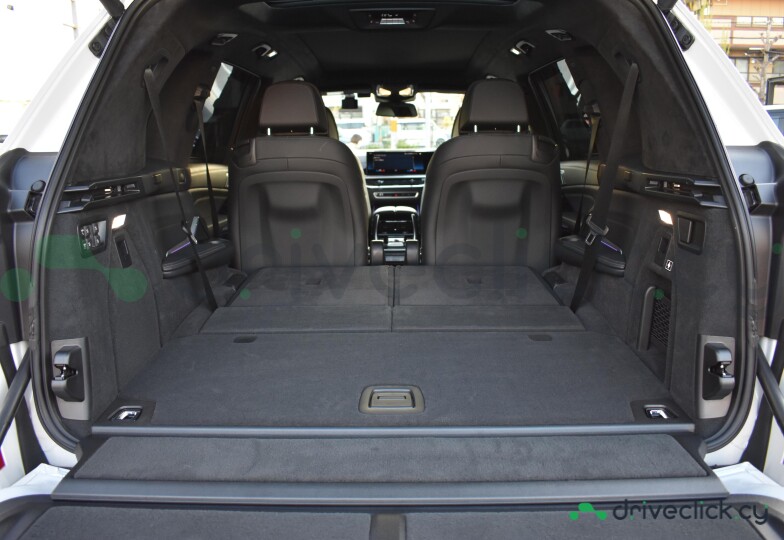 BMW X7 White