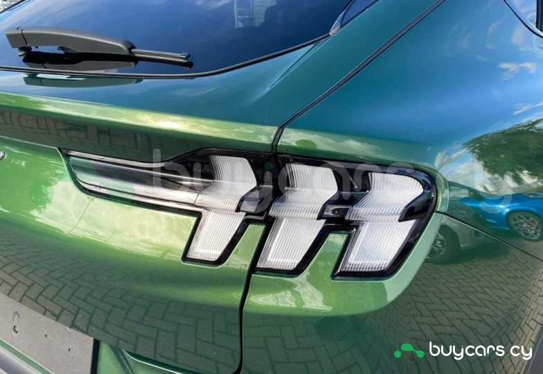 Ford Mustang Mach-E Зеленый