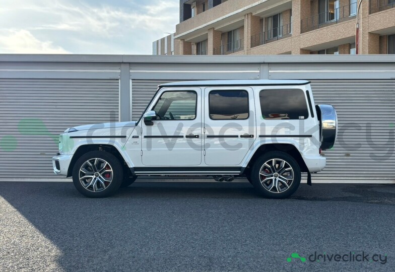 Mercedes G-class White