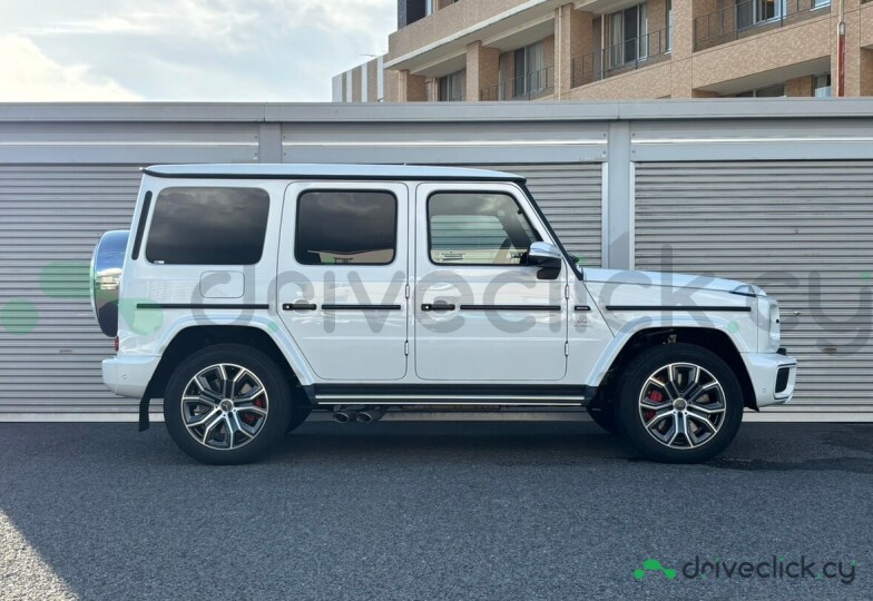 Mercedes G-class White