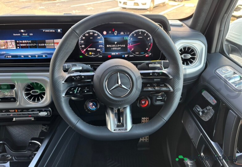 Mercedes G-class White