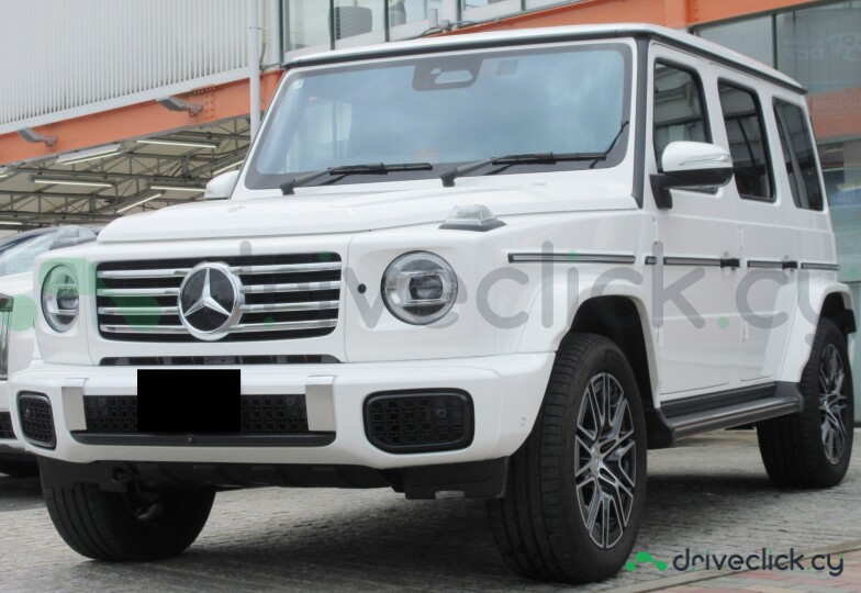 Mercedes G-class White