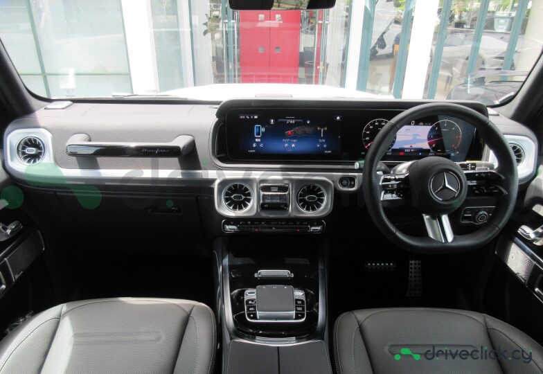 Mercedes G-class White